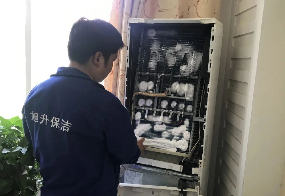 “空調耗電量飆升？深度清洗立省（shěng）30%電費！”